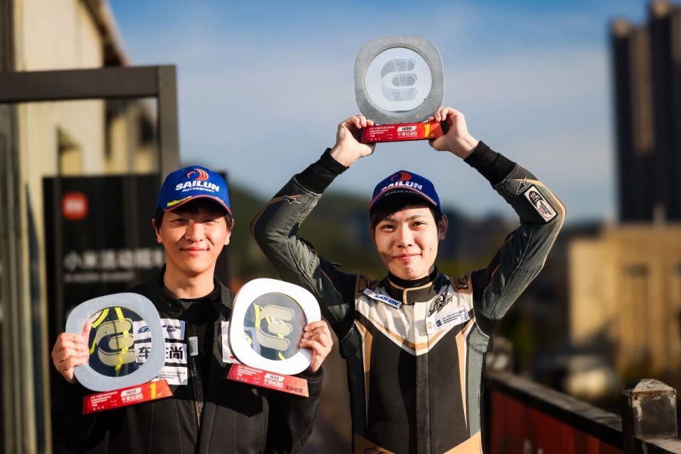 参与国家杯, NRhEc, 为黄金搭档 参与国家杯, NRhEc, 为黄金搭档