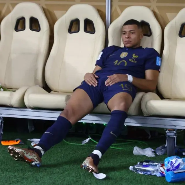 高卢雄鸡被, 升级国脚迄, uQ