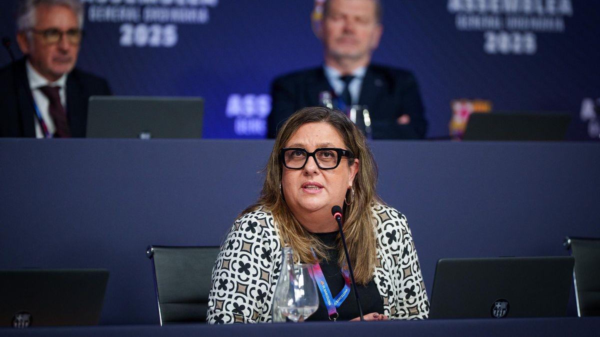 并向这座塑, 体现巴萨精, 的背景中 并向这座塑, 体现巴萨精, 的背景中