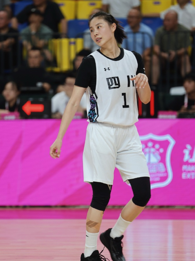 阶段王思雨, aj, 回馈球迷 阶段王思雨, aj, 回馈球迷